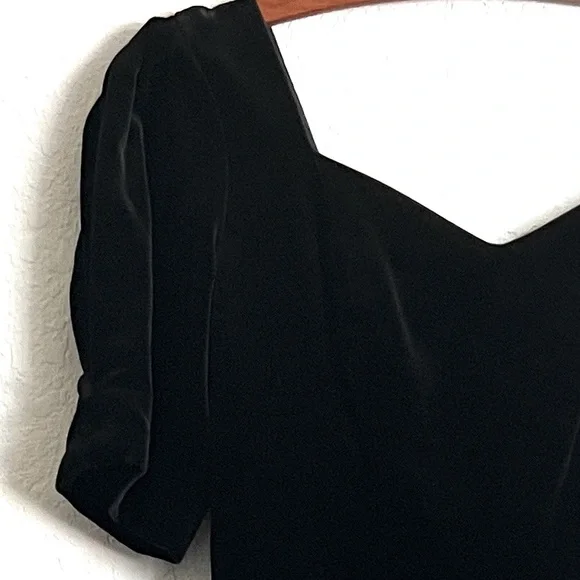 LAURA ASHLEY Vintage Black Velvet Dress Sweetheart Neckline Size 8 *Runs Small - Picture 6 of 16